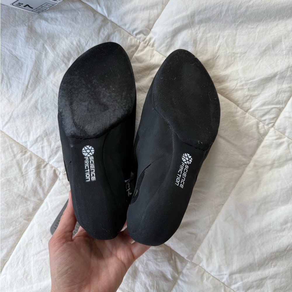 Mad Rock Remora HV Tokyo Edition Black Slip-On Climbing Shoes - Picture 2 of 8